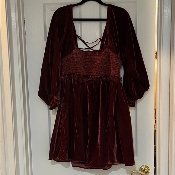 Free People Daphne Burgundy Velvet Backless Dress size M - Picture 4 of 6